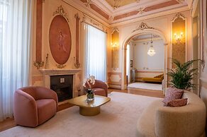 Lilases Boutique House & Garden