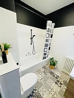 Spacious 1bed in City Center