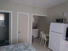 Tropical Sky Ranch Motel