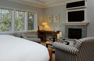 The Grand Idyllwild Lodge