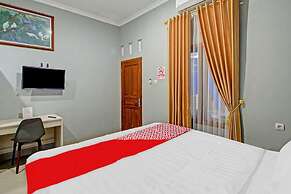 Super OYO 90767 Gm Guest House