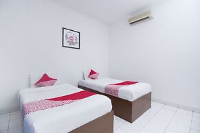 Super OYO 759 Hotel Dewi Sri