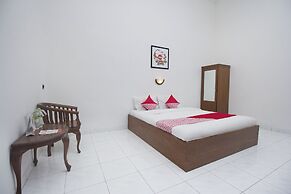 Super OYO 759 Hotel Dewi Sri