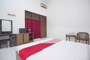 Super OYO 759 Hotel Dewi Sri