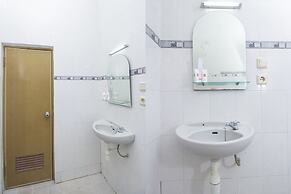 Super OYO 759 Hotel Dewi Sri