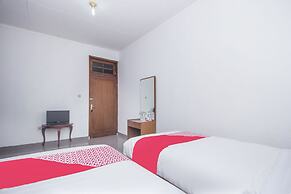 Super OYO 759 Hotel Dewi Sri