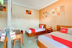 Super OYO 3496 Griya Gayatri Syariah