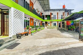 Super OYO 3496 Griya Gayatri Syariah