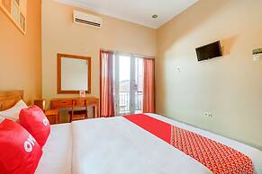 Super OYO 3496 Griya Gayatri Syariah