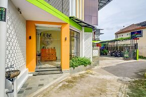 Super OYO 3496 Griya Gayatri Syariah