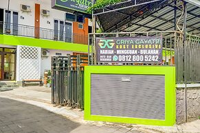 Super OYO 3496 Griya Gayatri Syariah