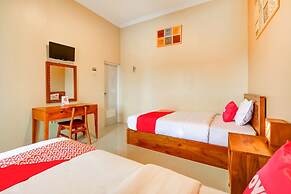 Super OYO 3496 Griya Gayatri Syariah