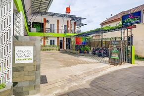 Super OYO 3496 Griya Gayatri Syariah