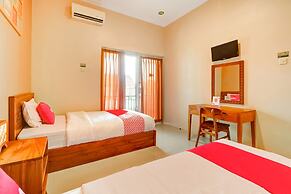 Super OYO 3496 Griya Gayatri Syariah