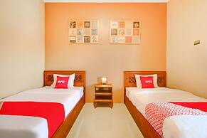 Super OYO 3496 Griya Gayatri Syariah