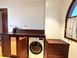 Paradise Pearl West Lake