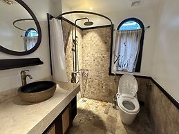 Paradise Pearl West Lake