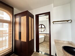 Paradise Pearl West Lake