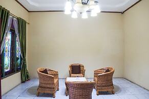 OYO 92075 Sky Residence Mawar