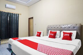 OYO 92075 Sky Residence Mawar