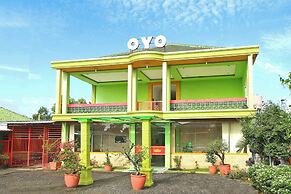 OYO 2596 Homestay Hj. Suharti