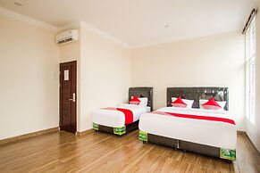Super OYO 3316 Adam Malik Guesthouse Near Stasiun Medan