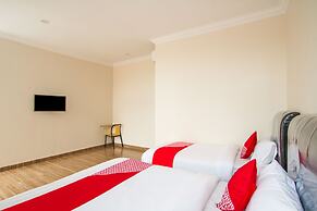 Super OYO 3316 Adam Malik Guesthouse Near Stasiun Medan