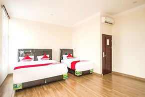 Super OYO 3316 Adam Malik Guesthouse Near Stasiun Medan