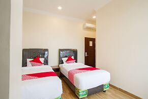 Super OYO 3316 Adam Malik Guesthouse Near Stasiun Medan