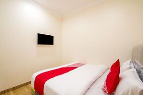 Super OYO 3316 Adam Malik Guesthouse Near Stasiun Medan