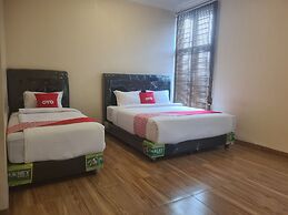 Super OYO 3316 Adam Malik Guesthouse Near Stasiun Medan