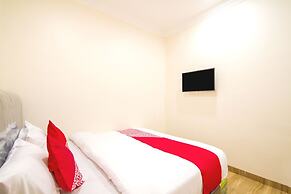 Super OYO 3316 Adam Malik Guesthouse Near Stasiun Medan