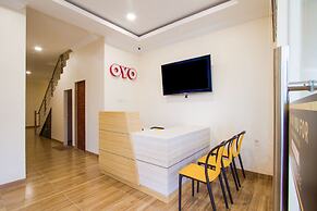 Super OYO 3316 Adam Malik Guesthouse Near Stasiun Medan