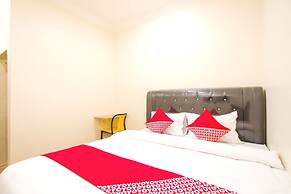 Super OYO 3316 Adam Malik Guesthouse Near Stasiun Medan