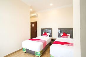 Super OYO 3316 Adam Malik Guesthouse Near Stasiun Medan