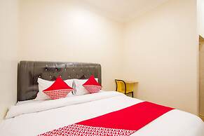 Super OYO 3316 Adam Malik Guesthouse Near Stasiun Medan