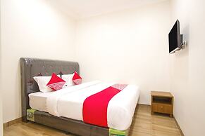 Super OYO 3316 Adam Malik Guesthouse Near Stasiun Medan
