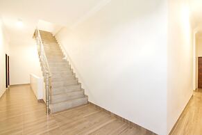 Super OYO 3316 Adam Malik Guesthouse Near Stasiun Medan