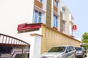 Super OYO 3316 Adam Malik Guesthouse Near Stasiun Medan