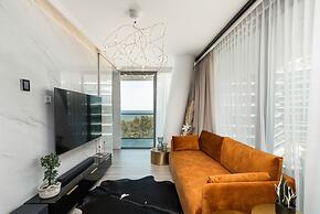 Luxury Apartment by Renters Prestige