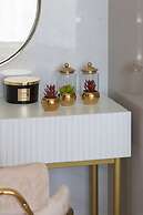 Luxury Apartment by Renters Prestige