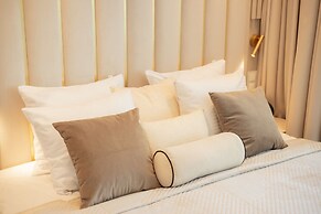 Luxury Apartment by Renters Prestige