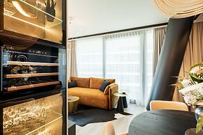 Luxury Apartment by Renters Prestige
