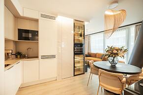 Luxury Apartment by Renters Prestige