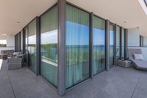 Luxury Apartment by Renters Prestige