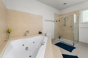 Canterbury Villa 7BRM for Big Group