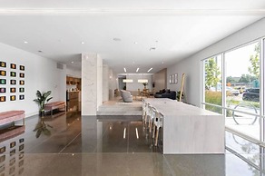 CozySuites at East Washington