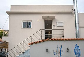 Alcmene Lux Apartment