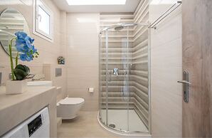 Alcmene Lux Apartment