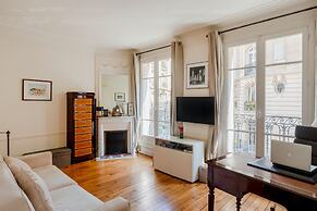 Paris Eiffel Tower Center residence